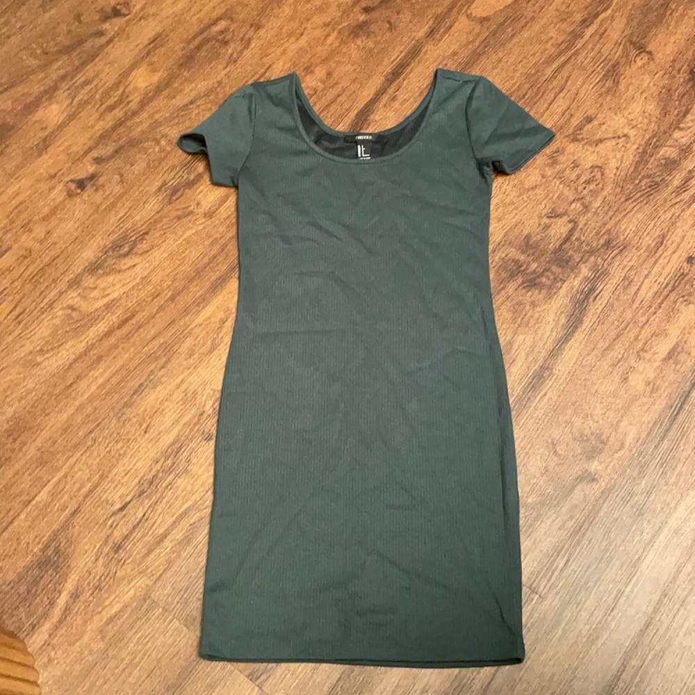 Ribbed green dress